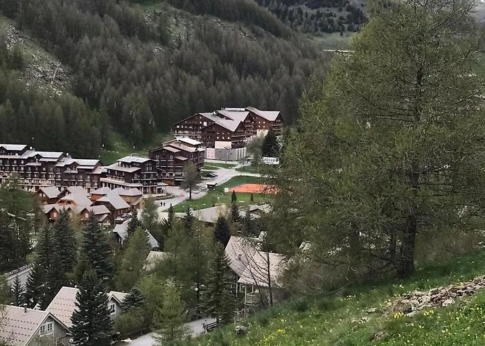 Bas De Station La Foux